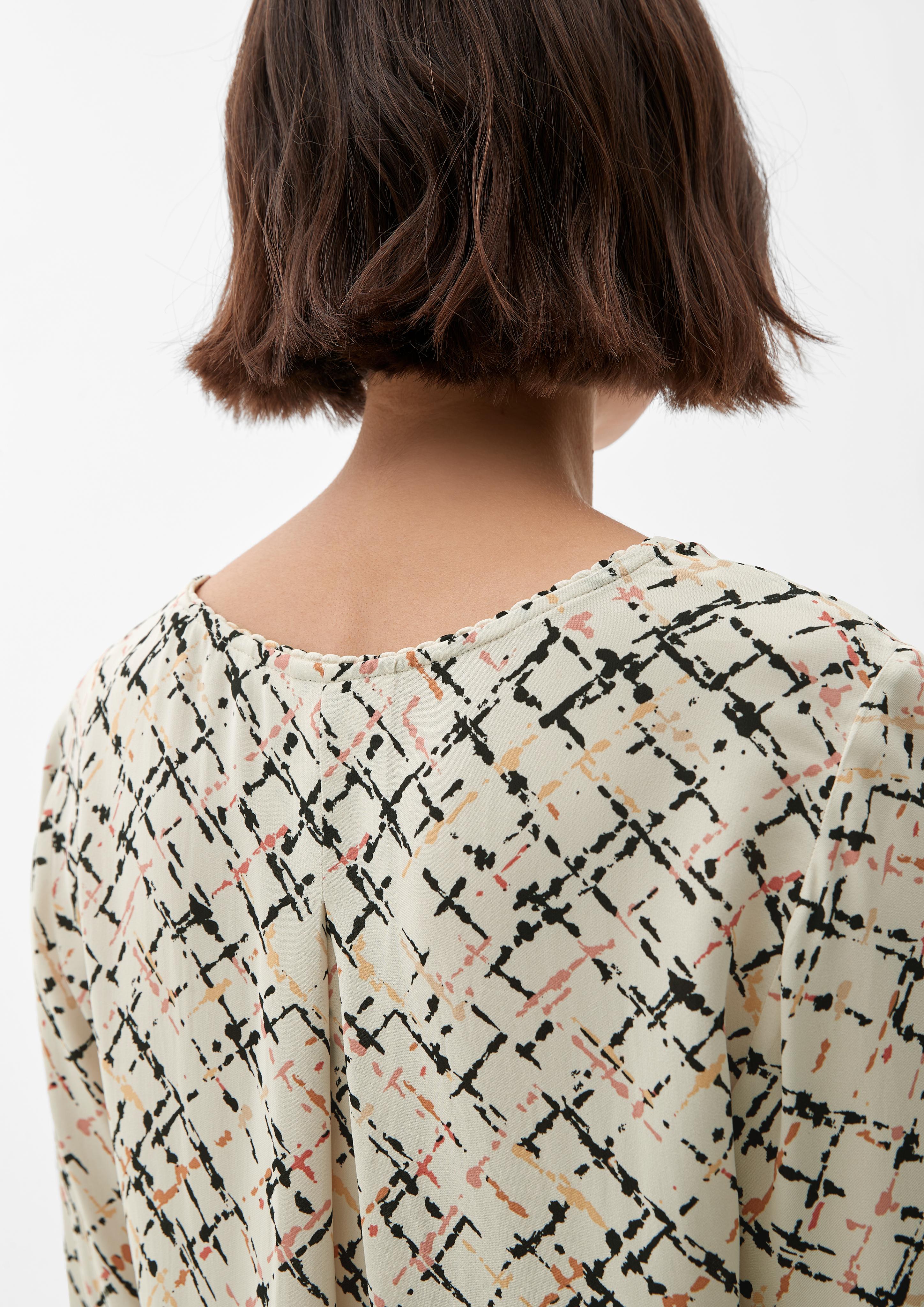 Viskosebluse mit Allovermuster  2121966-02A3