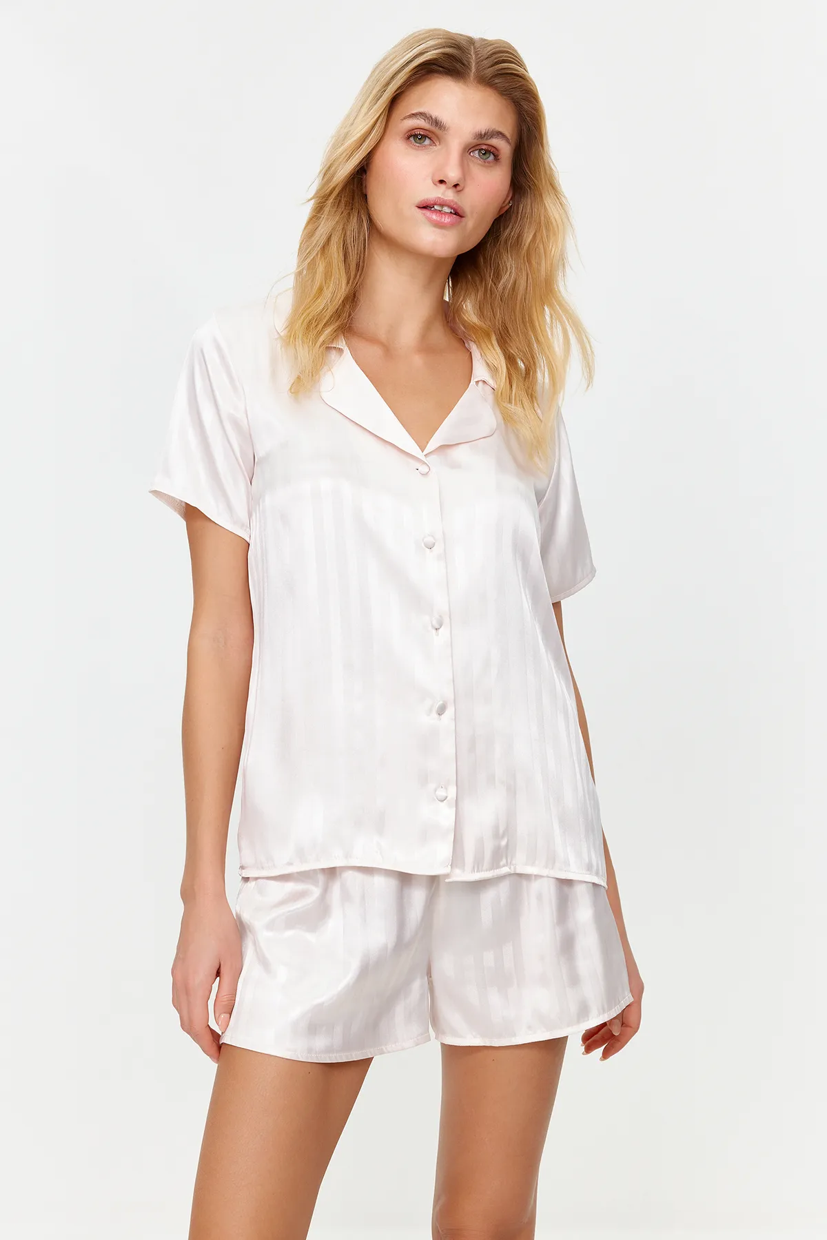 Trendyol Collection  Pyjama-Set aus gewebtem Satin mit Streifen in Ecru THMSS23PT00237