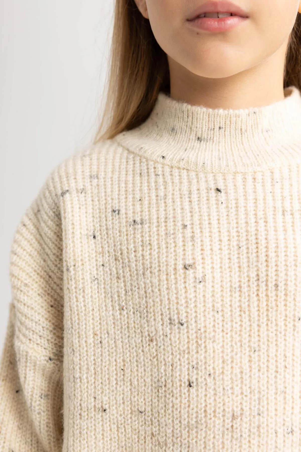 DeFacto  Mädchenpullover mit normaler Passform und Rundhalsausschnitt