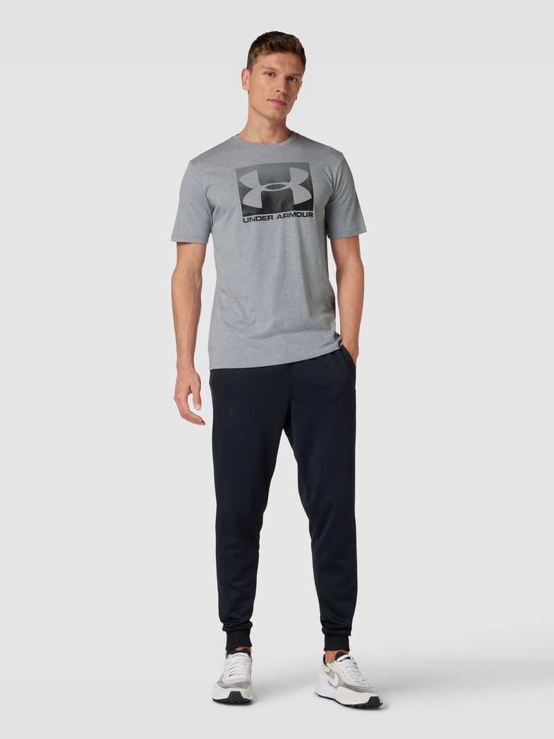 T-Shirt mit Label-Print in mittelgrau