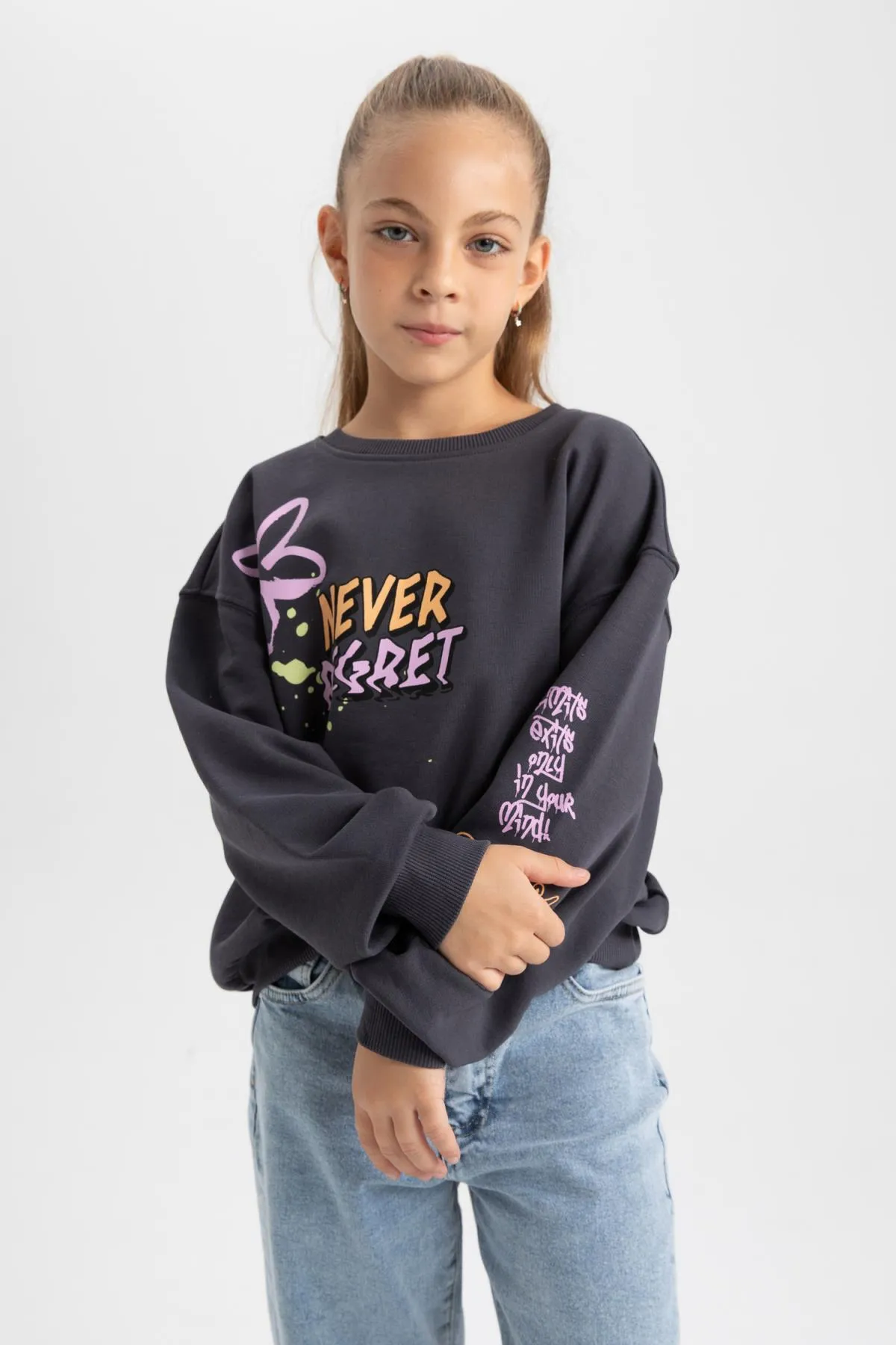 DeFacto  Mädchen-Sweatshirt mit normaler Passform und Rundhalsausschnitt