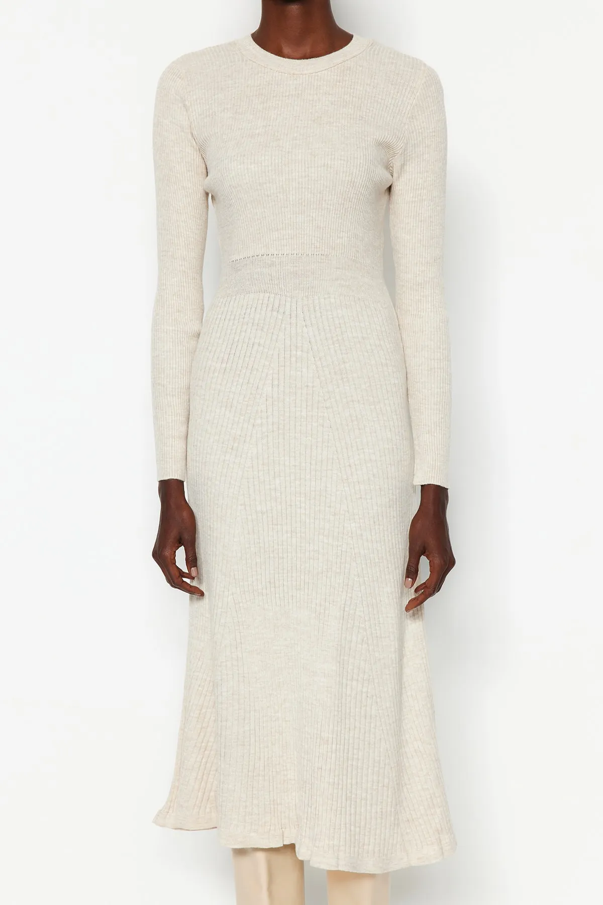Trendyol Collection  Steinfarbenes Midi-Strickkleid mit Rundhalsausschnitt TWOAW21EL0422