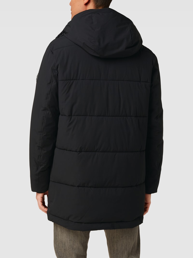 Steppmantel mit Label-Patch in schwarz