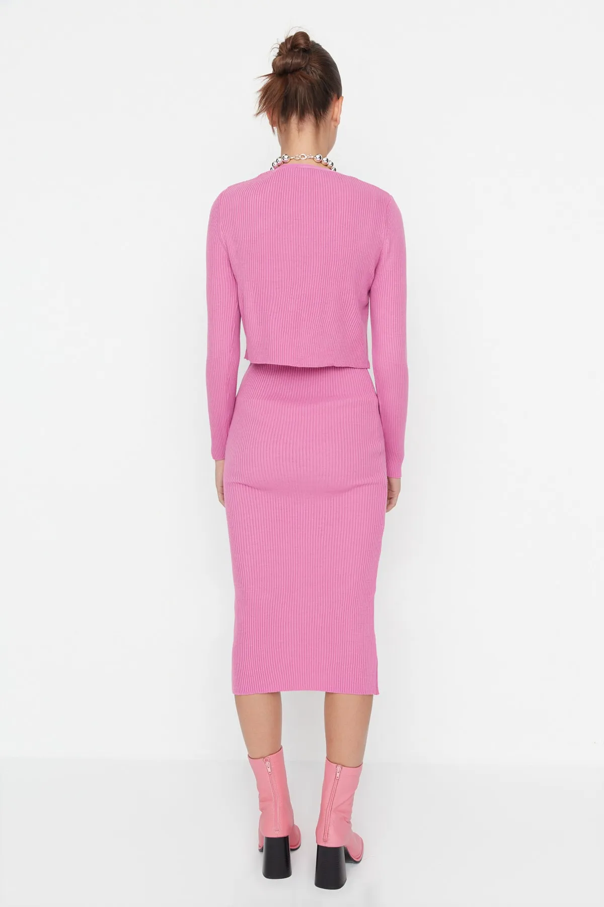 Trendyol Collection  Rosa tailliertes Midi-Strick-Cardigan-Kleid-Set TWOSS21EL0208