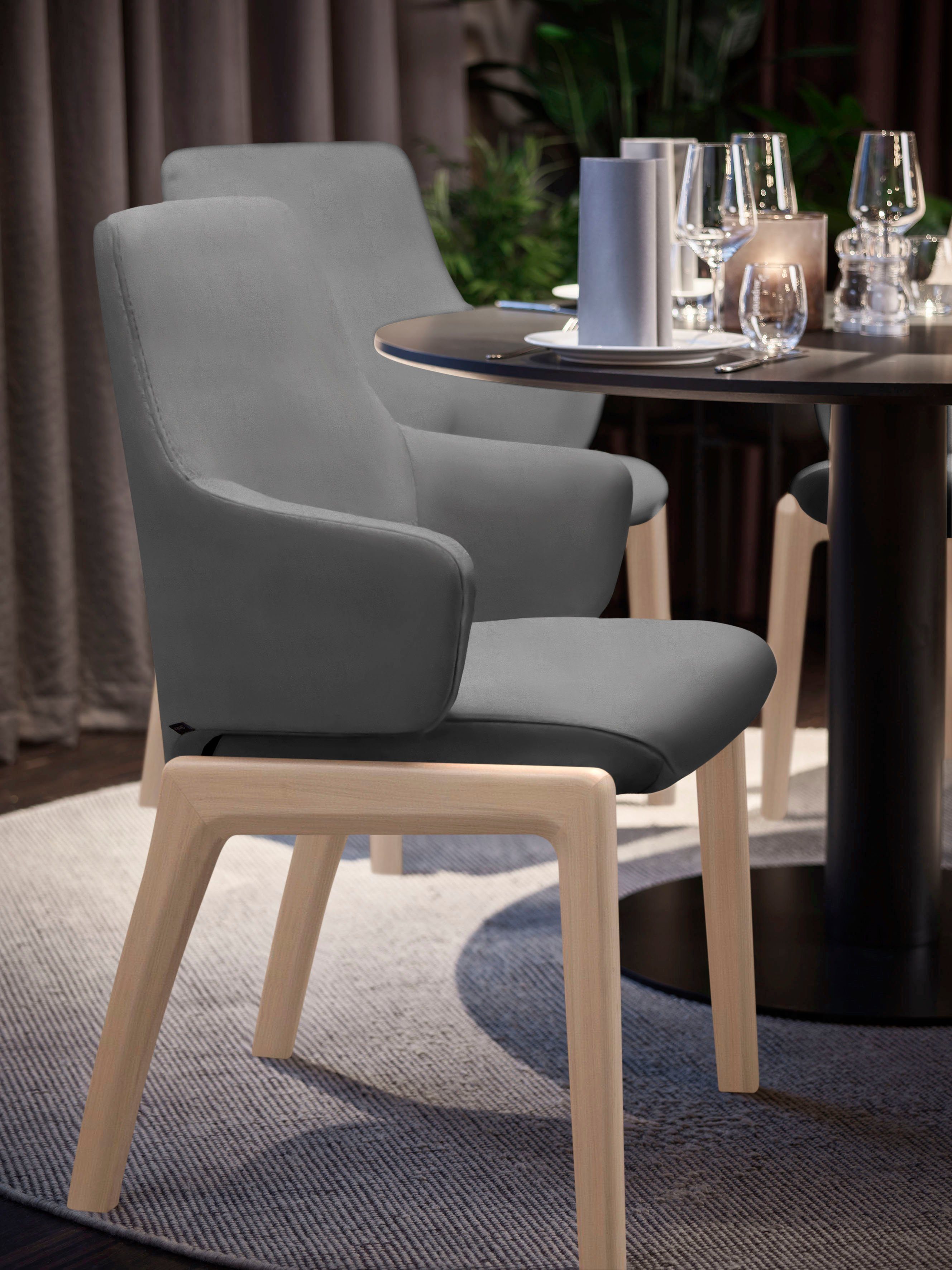 Stressless® Polsterstuhl Laurel, Low Back mit Armlehne, Größe L, mit abgerundeten Beinen in Walnuss