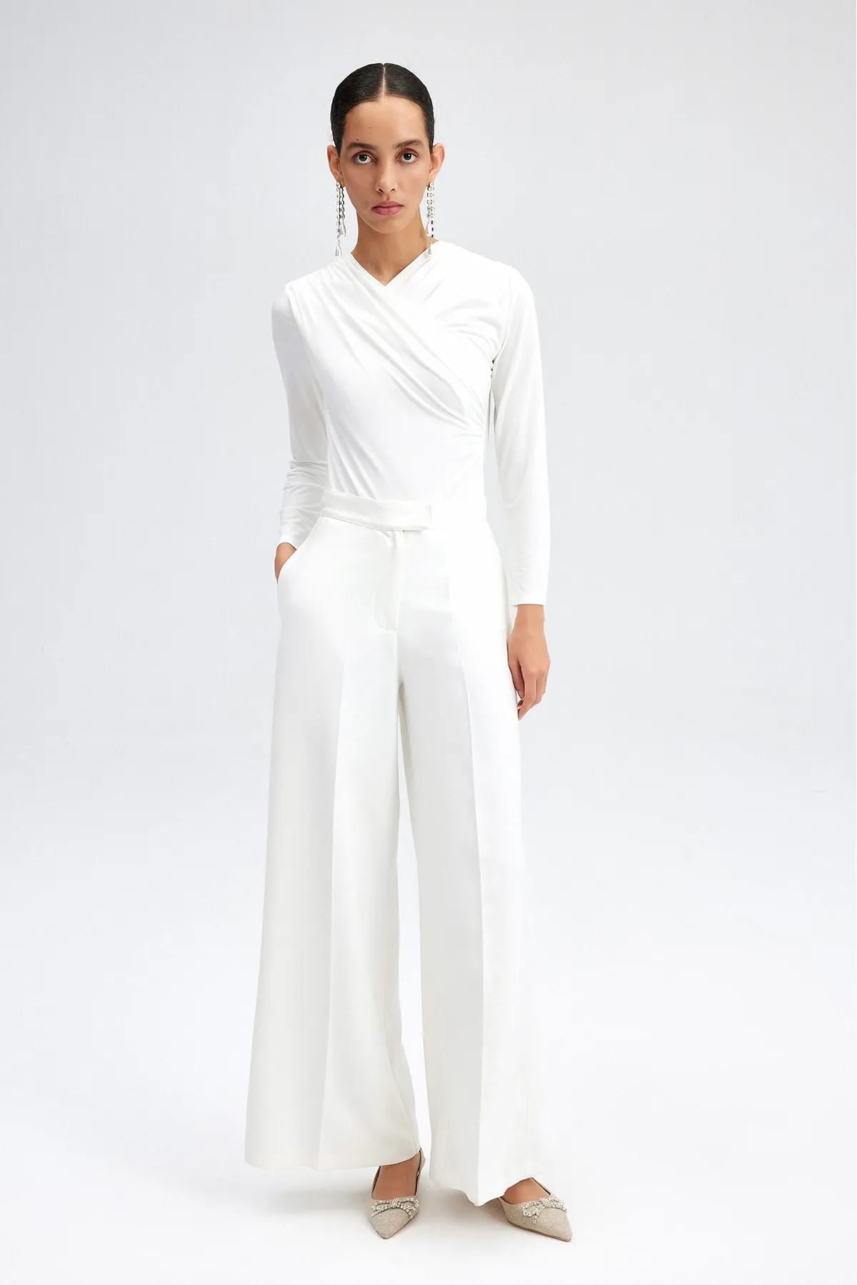 TOUCHE PRİVE  HOSE AUS CRÉPE MIT WEITEM BEIN
