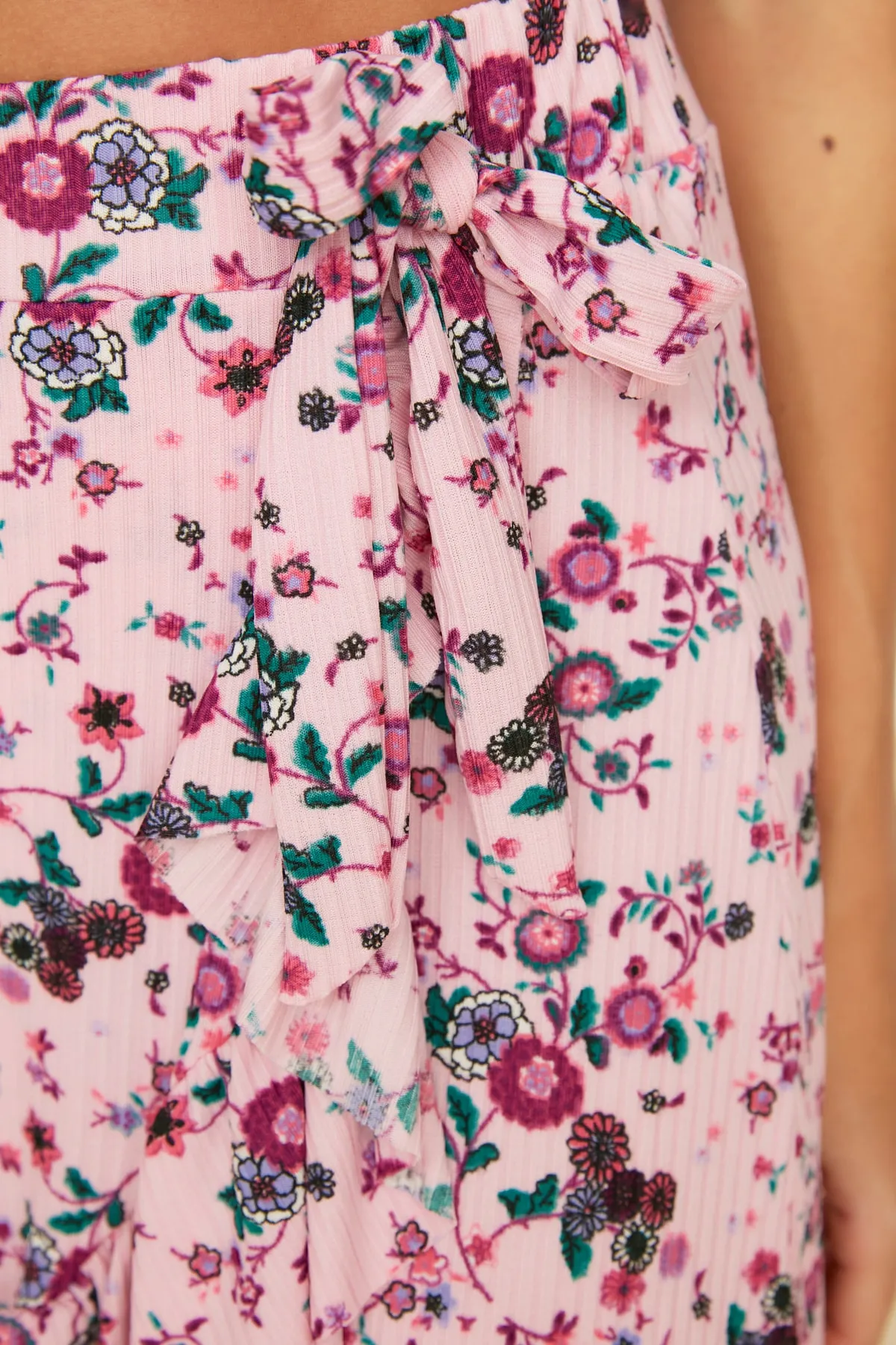 Trendyol Collection  Rosa bedruckter Volant-Minirock mit hoher Taille und Stretch-Strick TWOSS21ET0010