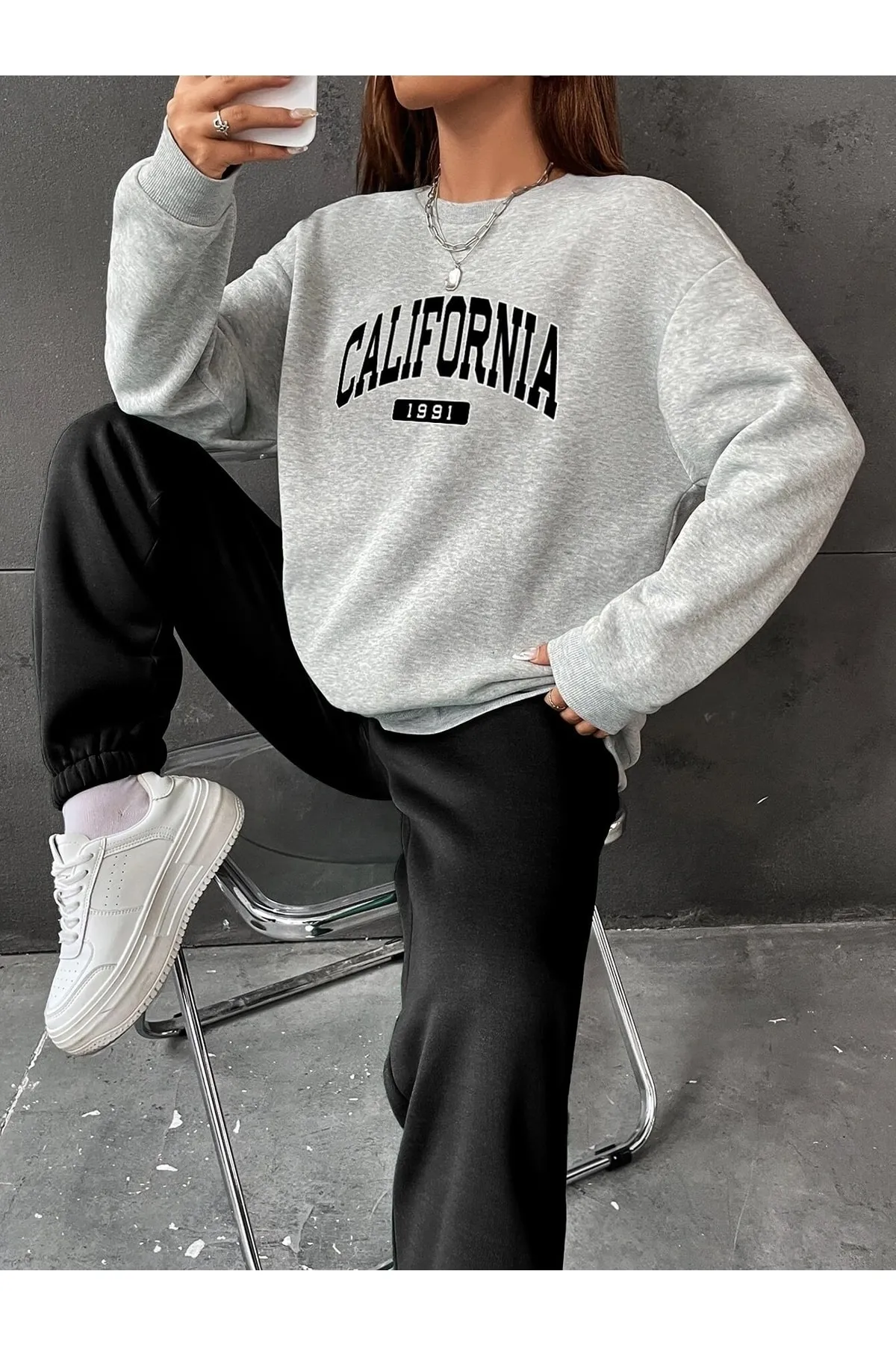 Know  Grau-schwarzes „California 1991“-Trainingsanzug-Set mit Übergröße und Oberteil für Damen