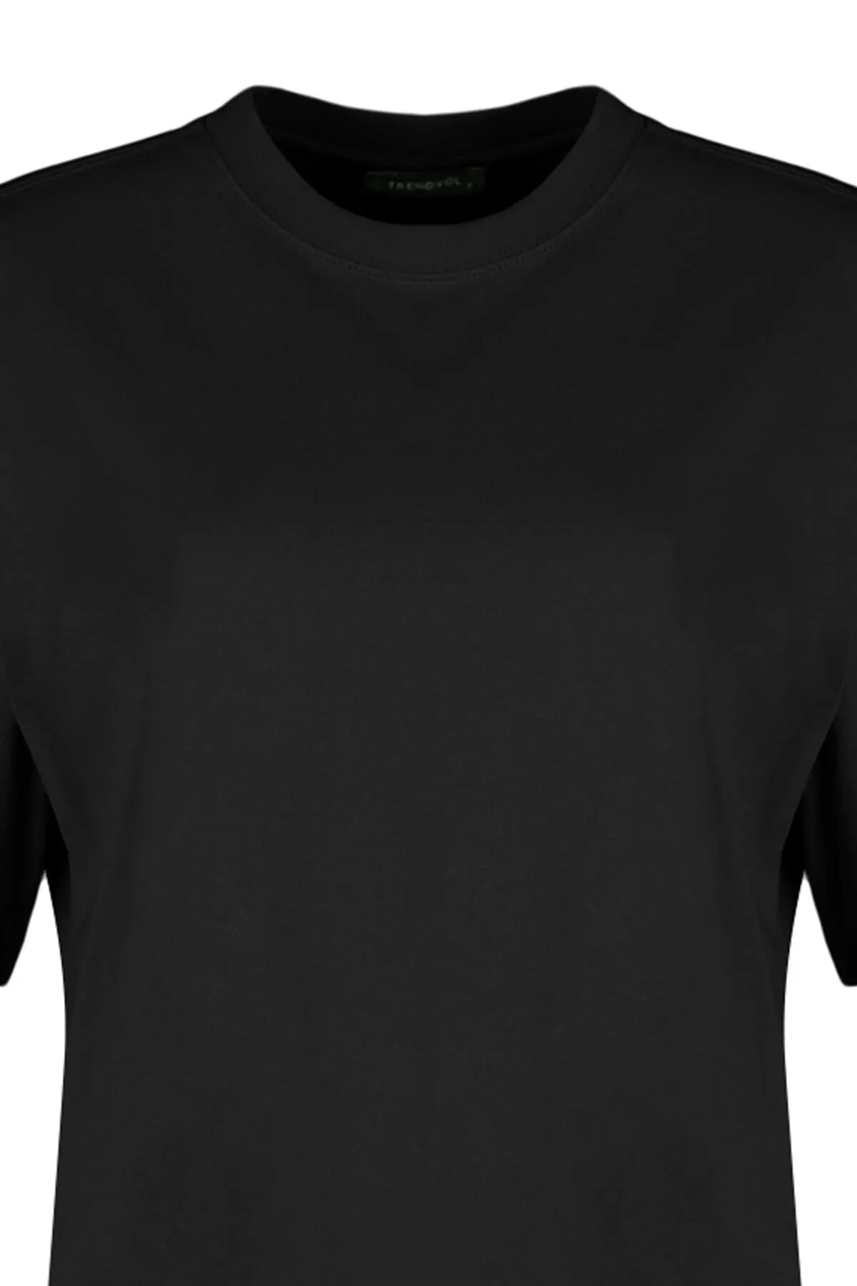 Trendyol Collection  Schwarzes Premium-Strick-T-Shirt mit Rundhalsausschnitt aus 100 % Baumwolle in Übergröße/weiter Passform TWOSS23TS00040