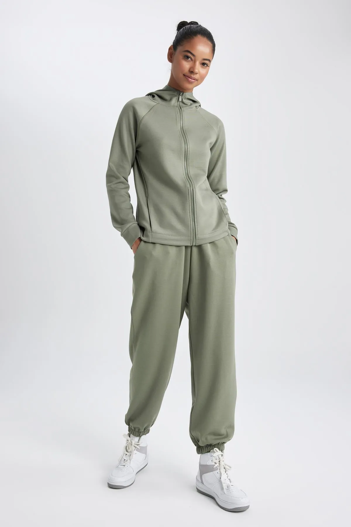 DeFacto  Passform: Oversize-Passform, doppelte Tasche, Jogger-Bein, Standard-Stoffhose aus Skuba-Tauchen