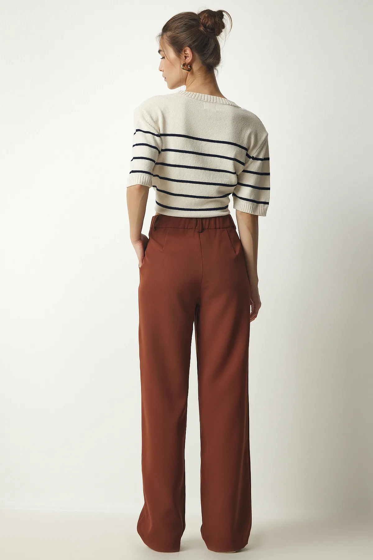 Happiness İstanbul  Damenhose aus gewebtem Stoff mit Fliesenfalten UB00188