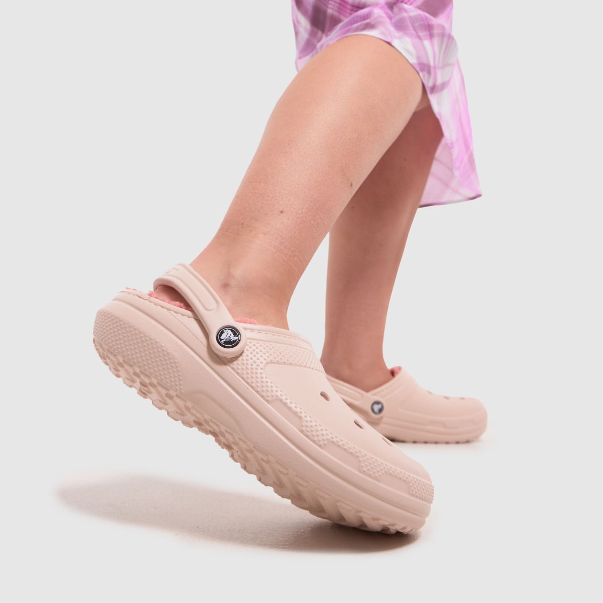 Crocs klasszikus bélelt klumpa szandál rózsaszínben