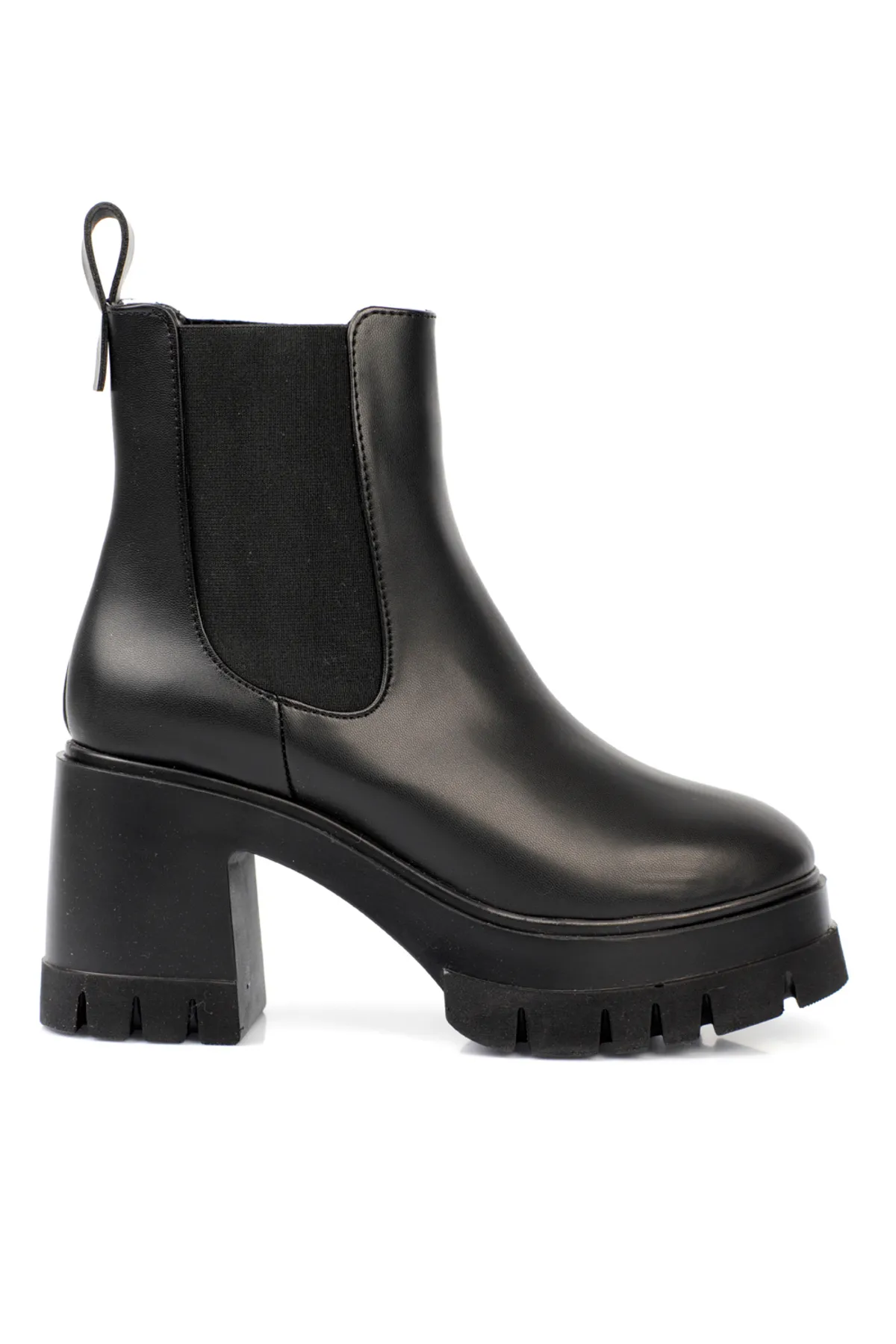 Capone Outfitters  Damenstiefel mit runder Spitze, seitlichem Gummizug und mittelhohem Absatz