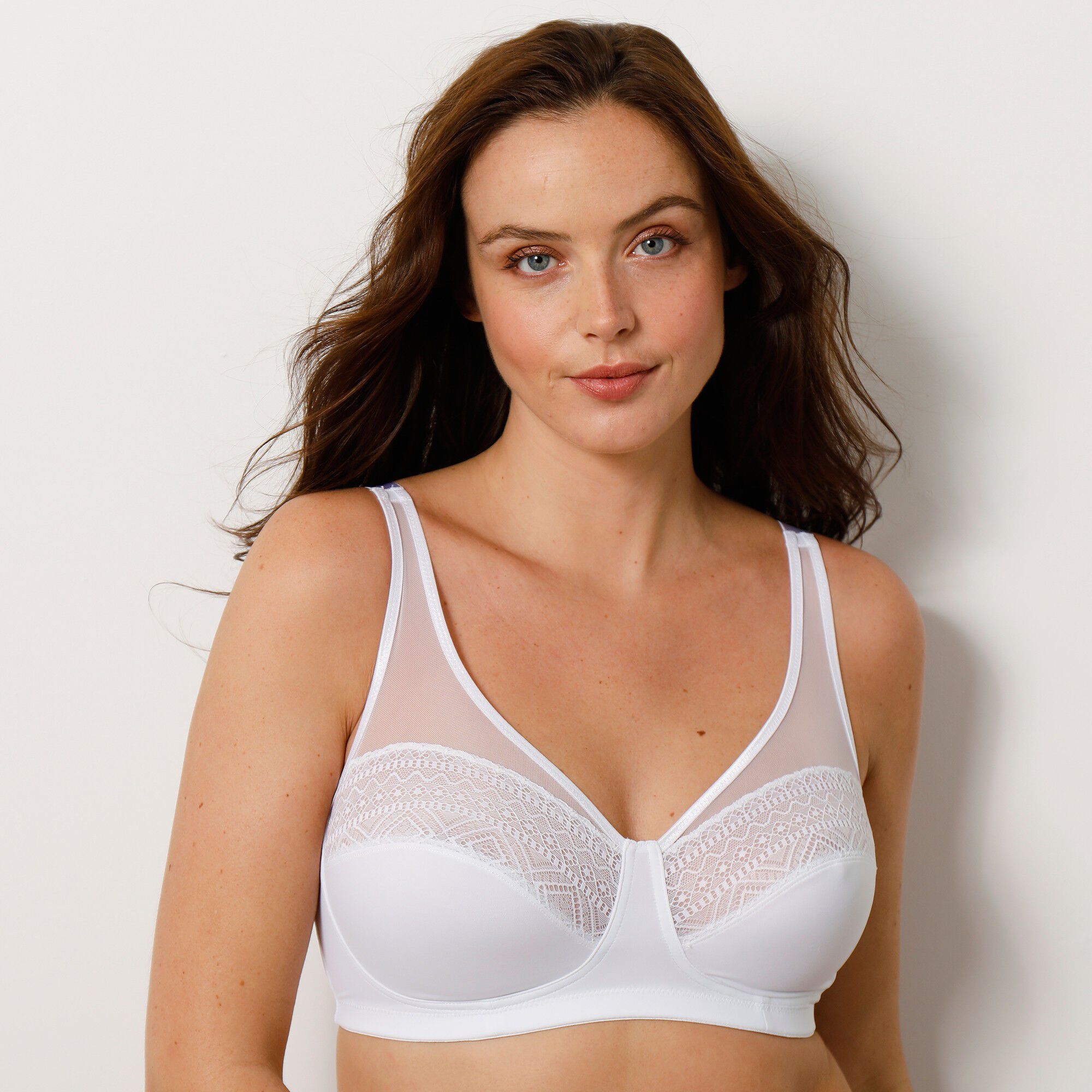 Soutien-gorge minimiseur microfibre et dentelle sans armatures