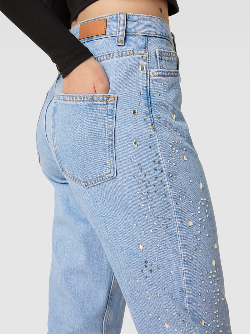 Jeans mit Zier-Applikationen in hellblau