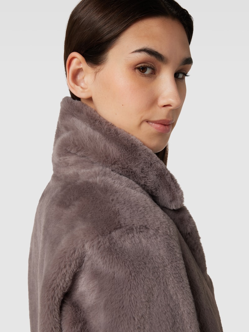 Mantel aus Teddyfell in taupe