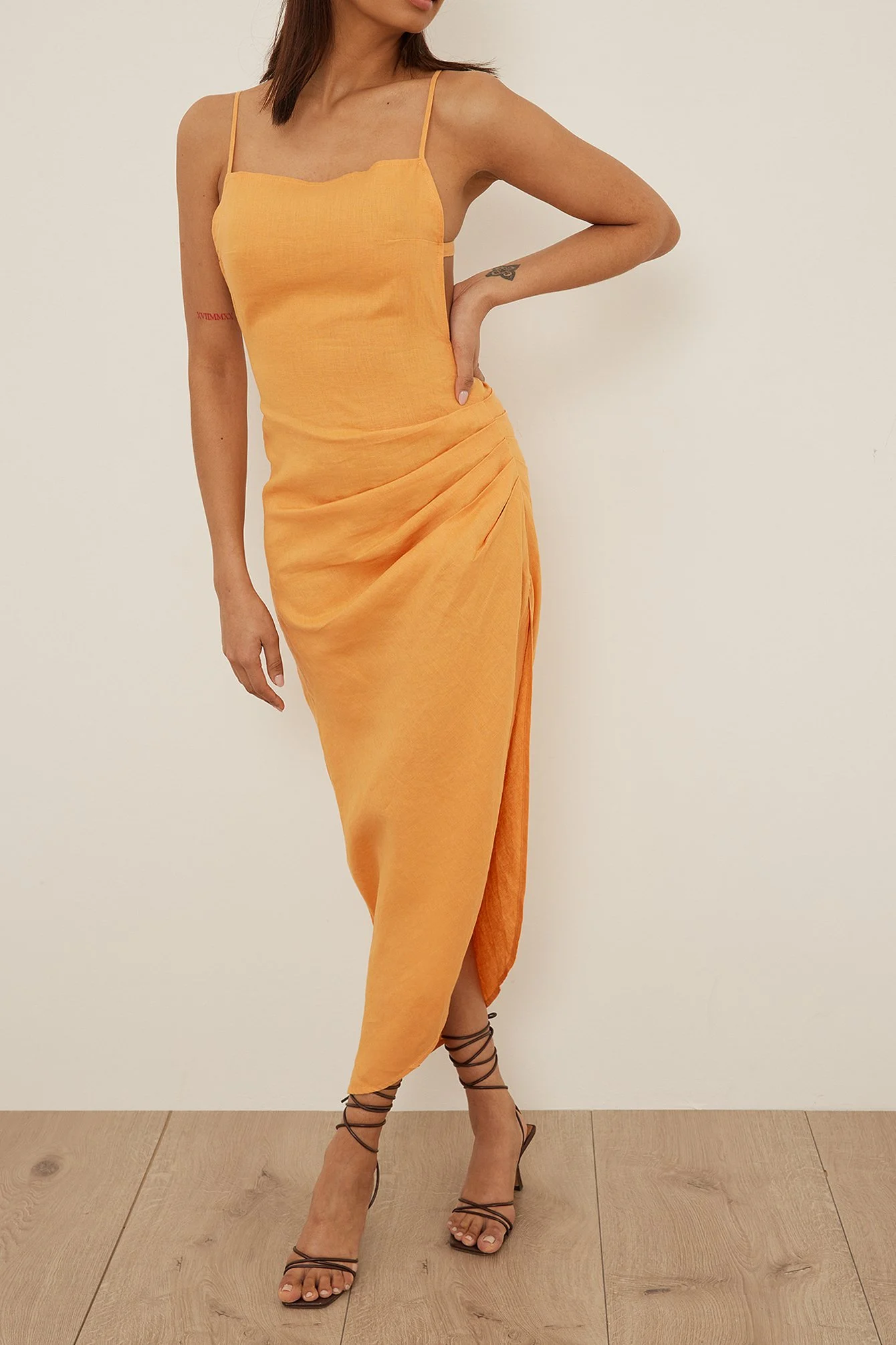 Drapiertes Kleid aus Leinen