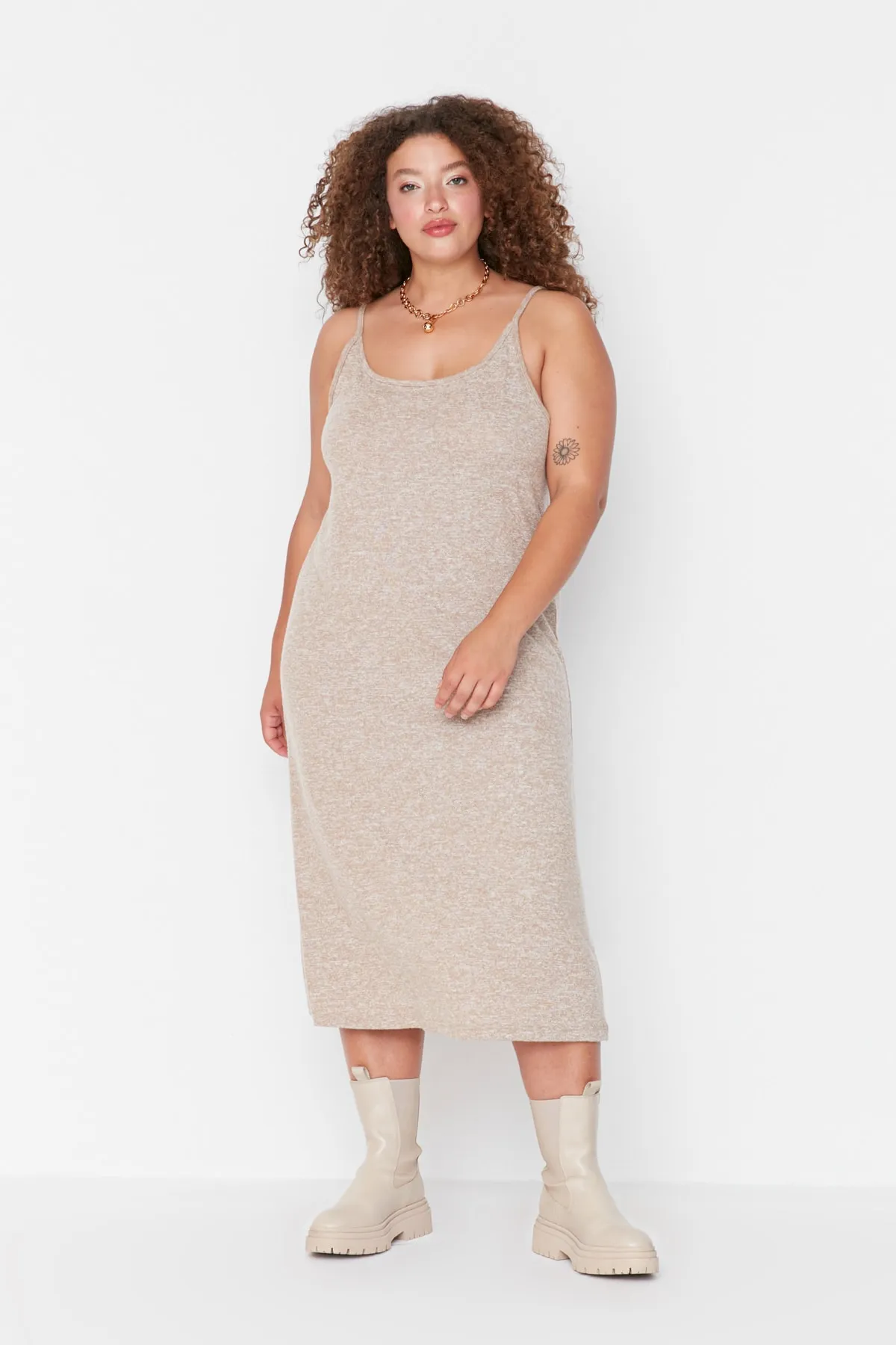 Trendyol Curve  Beigefarbenes, weiches Cardigan-Kleid-Strick-2-teiliges Set TBBAW23AH00004