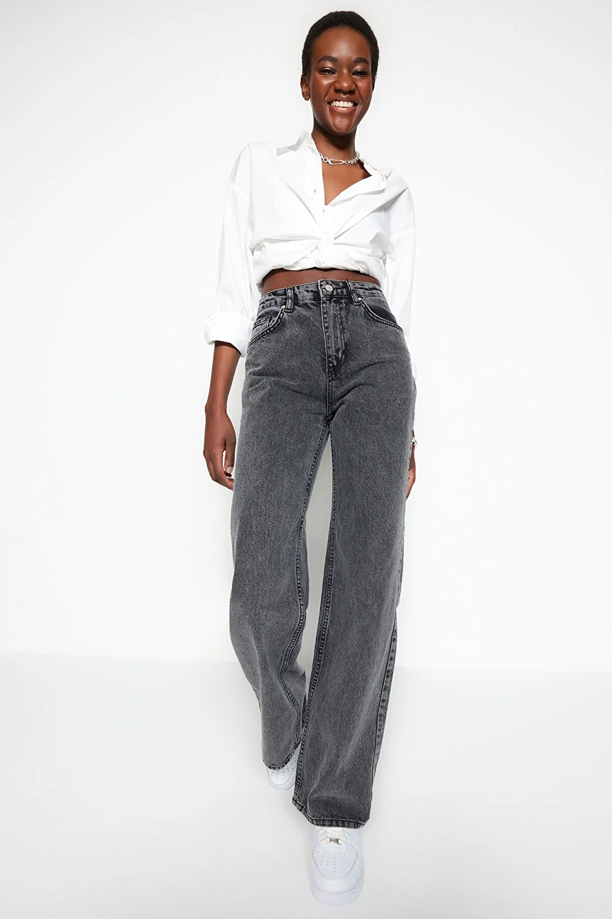 Trendyol Collection  Anthrazitfarbene Jeans mit hoher Taille und weitem Bein TWOSS23JE00068