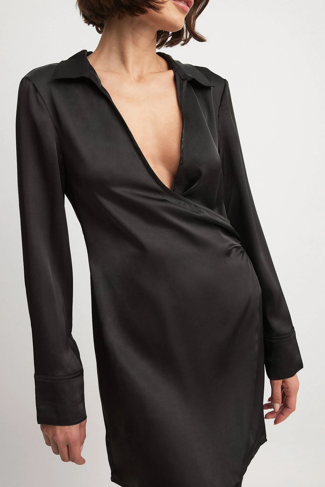Wickel-Mini-Hemdkleid aus Satin
