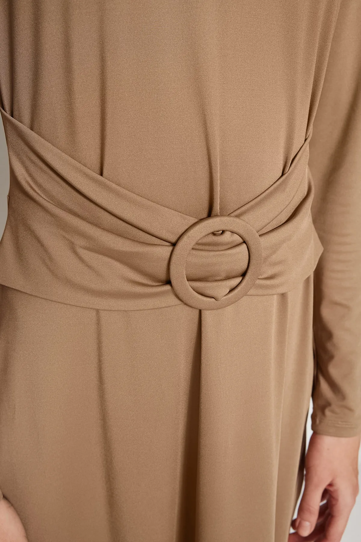 Trendyol Modest  Nerzfarbener, vollständig bedeckter, gestrickter Lycra-Badeanzug mit Selbstgürtel, 4-teilig TCTSS23CF00038