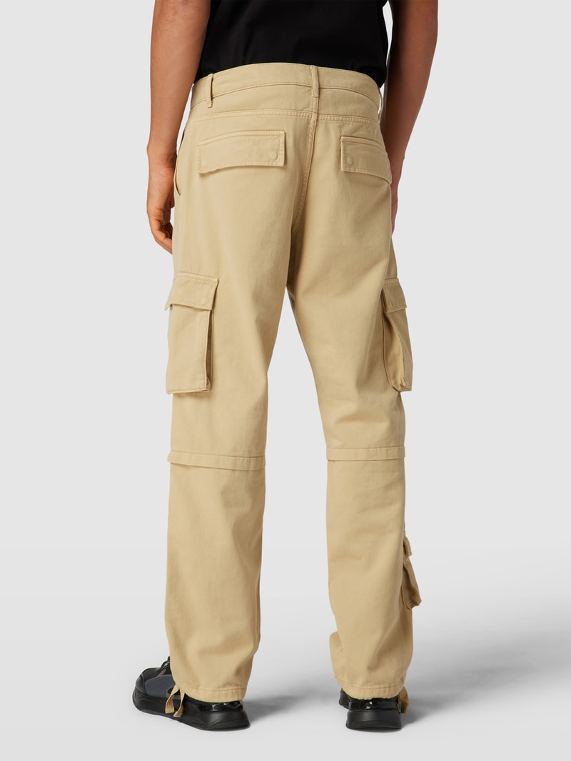 Cargohose mit aufgesetzten Taschen in beige