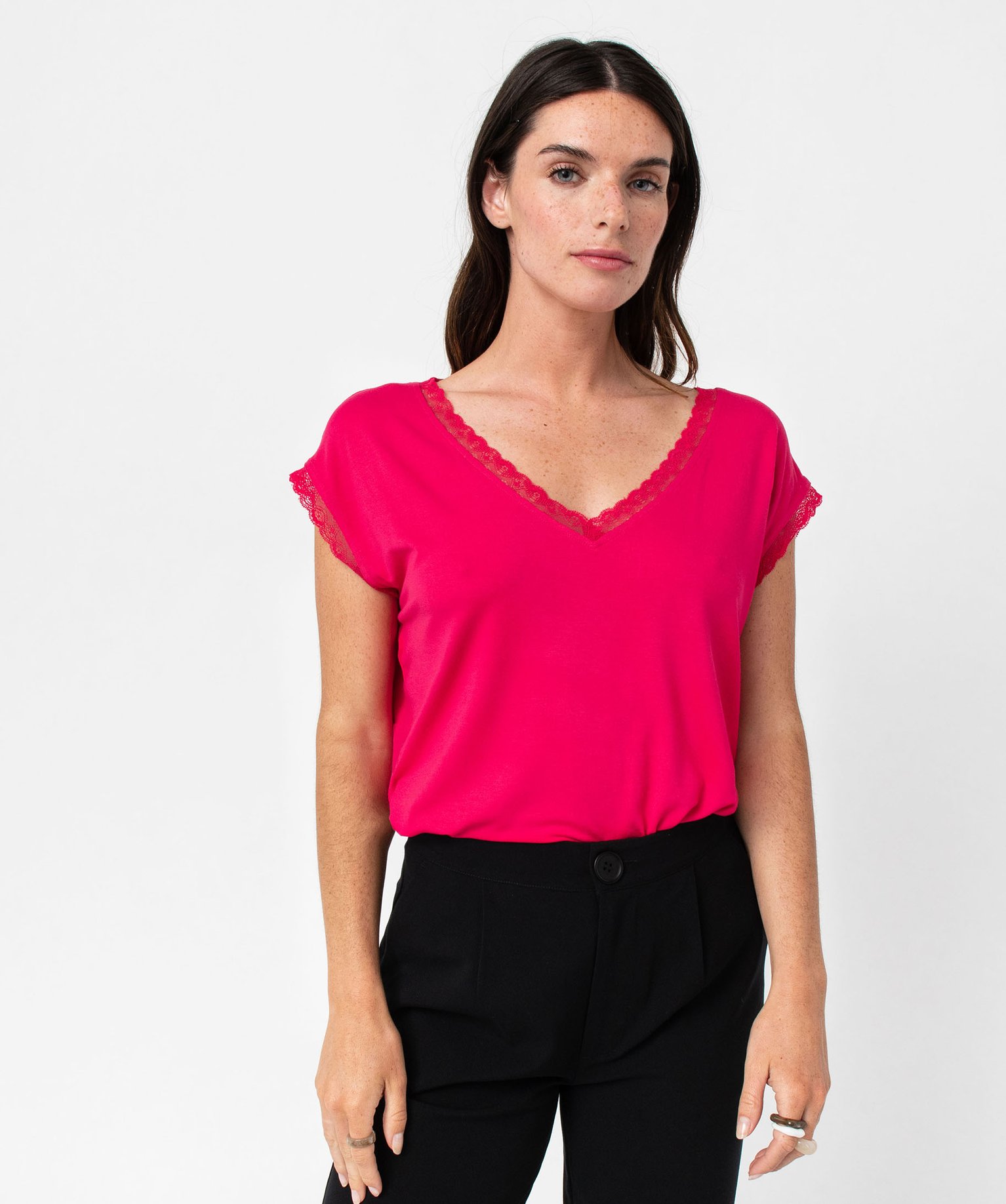 Tee-shirt femme à manches courtes avec col V en dentelle rose | GEMO