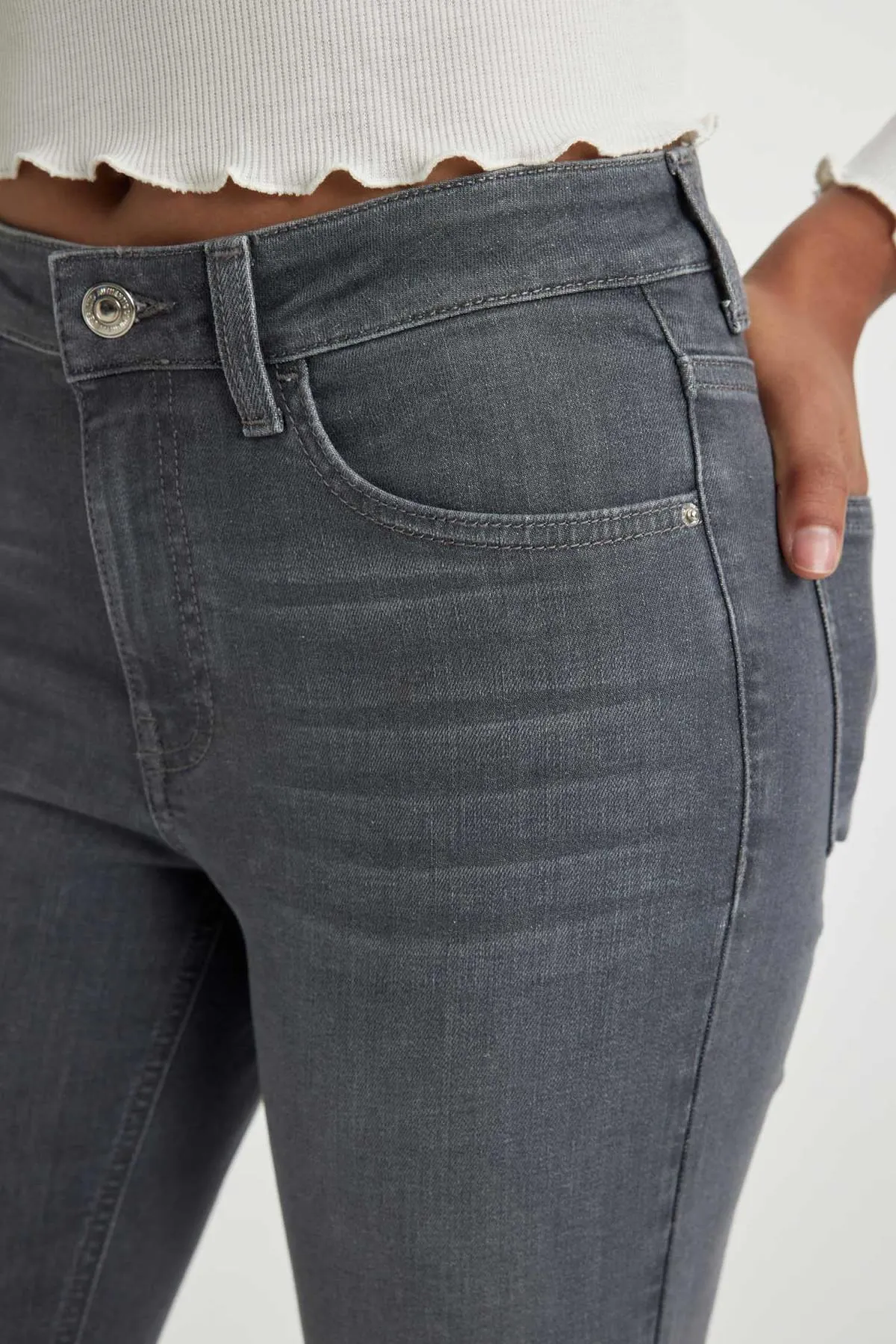 DeFacto  Rebeca Skinny Fit Normale Taille Schmaler Beinausschnitt Lange Jeanshose A7551ax23au
