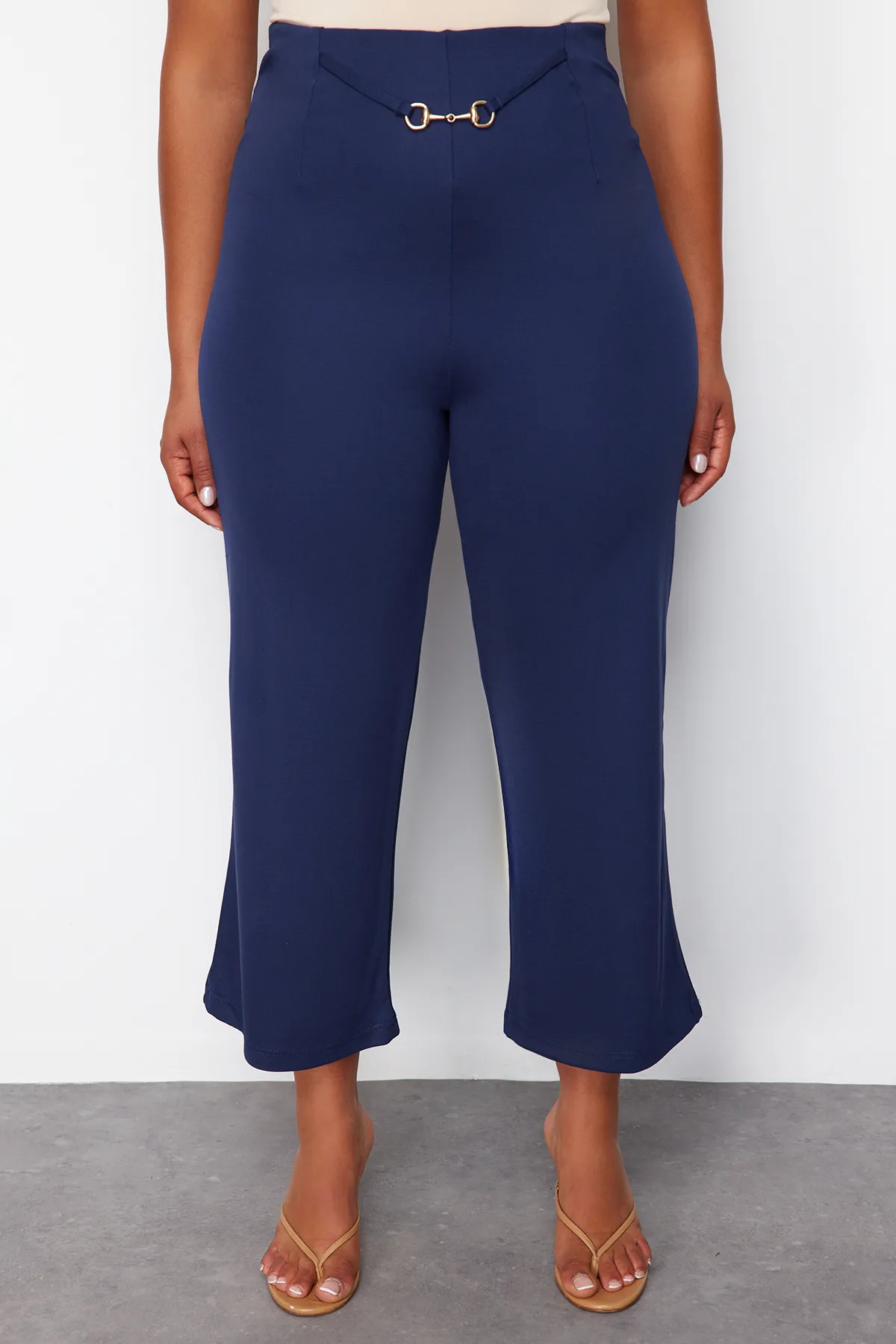 Trendyol Curve  Indigo Aksesusar Detaillierte, weit geschnittene Strickhose TBBSS24AR00008
