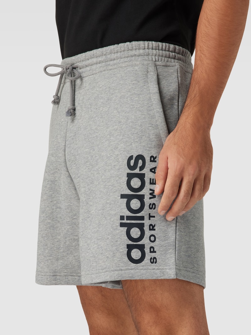 Sweatshorts mit Label-Details in mittelgrau meliert