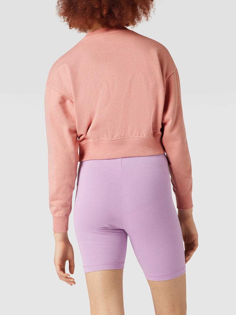 Cropped Sweatshirt mit Label-Schriftzug in Glanz-Optik in koralle