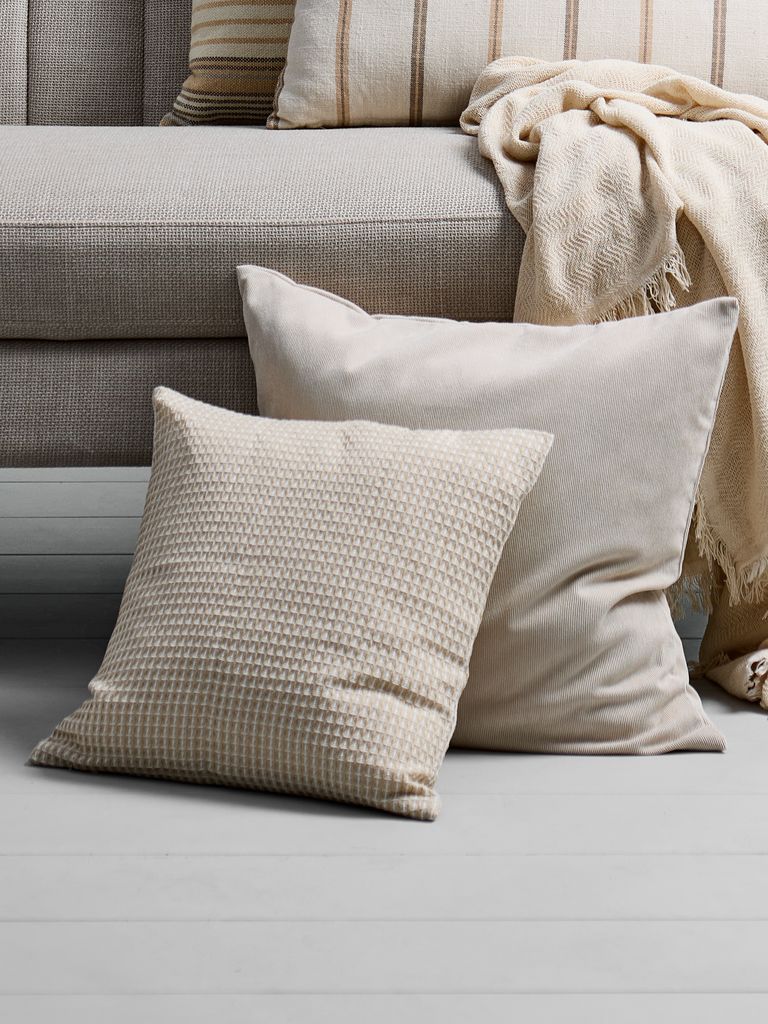 KORNBLOMST BLÅ Dekorativt putetrekk KORNBLOMST BLÅ 40x40 beige