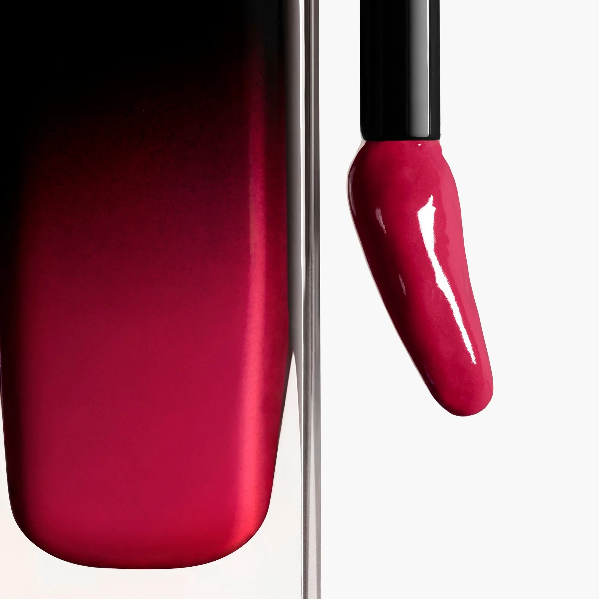 ROUGE ALLURE LAQUE - LE ROUGE À LÈVRES FLUIDE BRILLANT À LA TENUE EXTRÊME