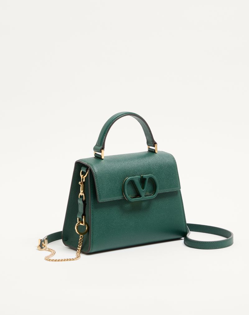 Bolsa Valentino Garavani Vsling pequena em couro de bezerro granulado.