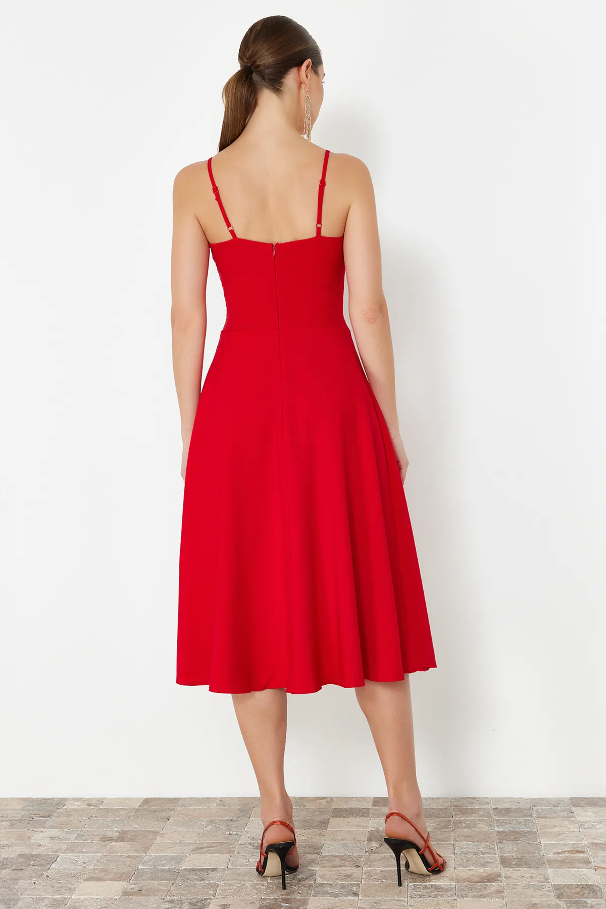 Trendyol Collection  Rotes gewebtes Kleid mit Taillenöffnung/Skater-Muster TPRSS24EL00185