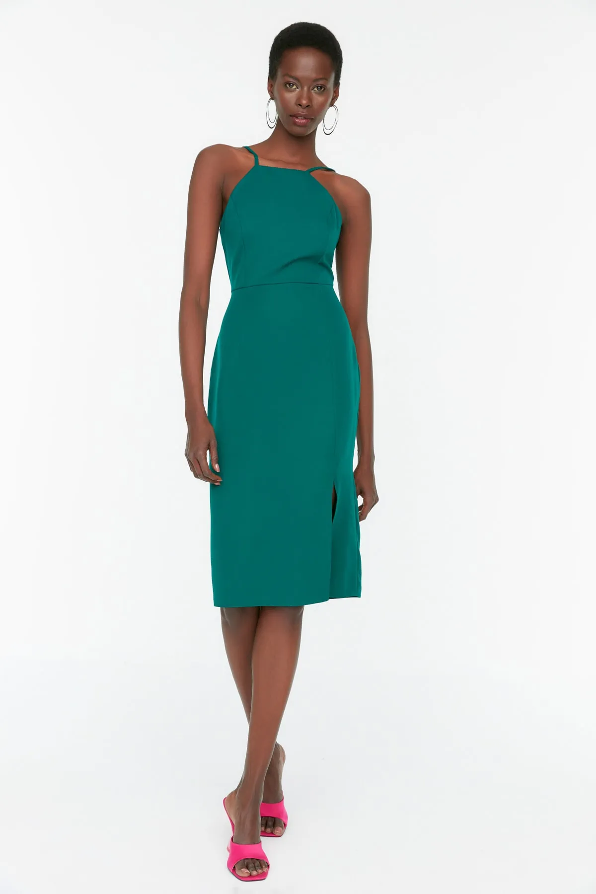 Trendyol Collection  Smaragdgrünes Body-Wickelkleid mit Schlitz und Neckholder und gewebtem Midikleid TWOSS19BB0501