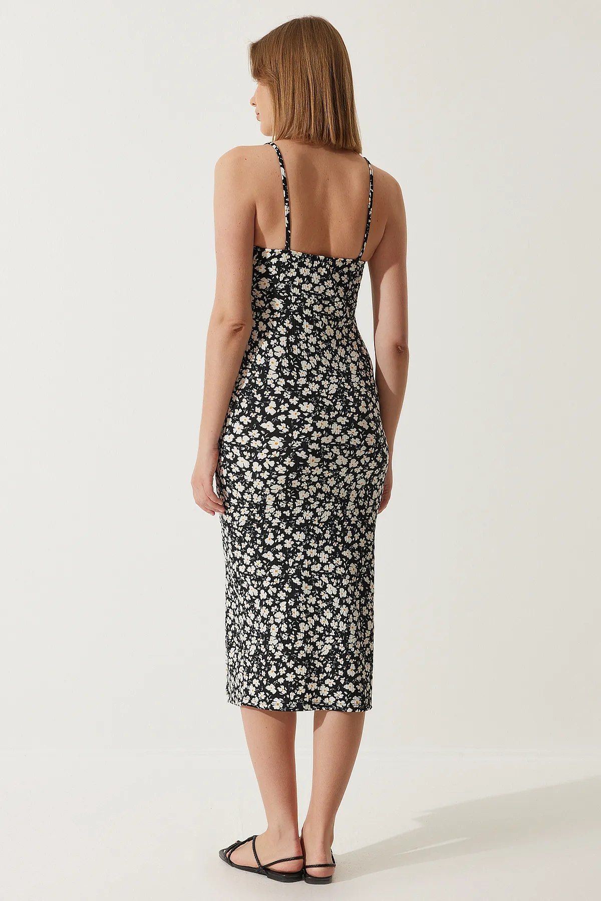 Happiness İstanbul  Schwarzes, geblümtes, geschlitztes Sommer-Strickkleid für Damen CI00029