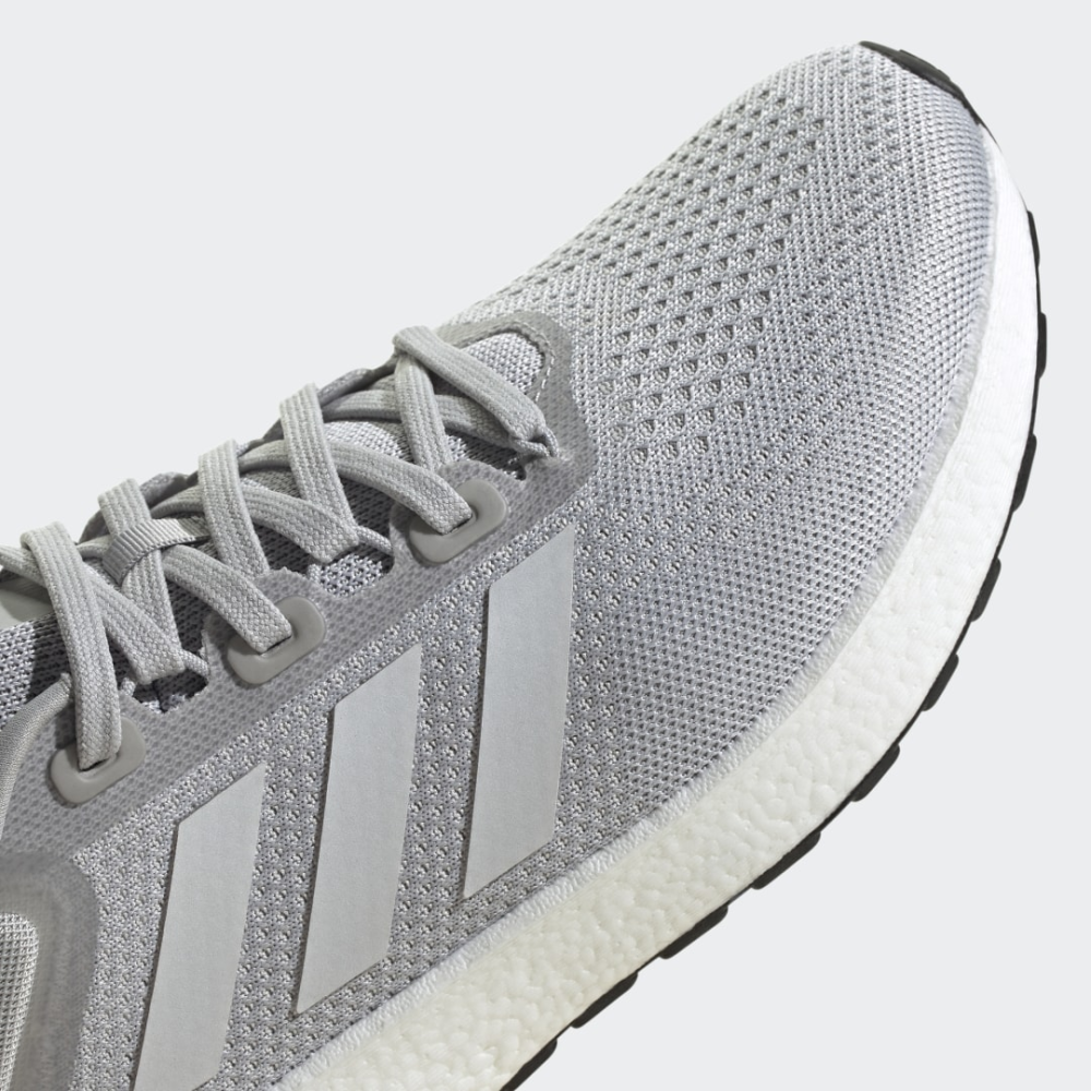 adidas Pureboost 22 GW9152 / grau