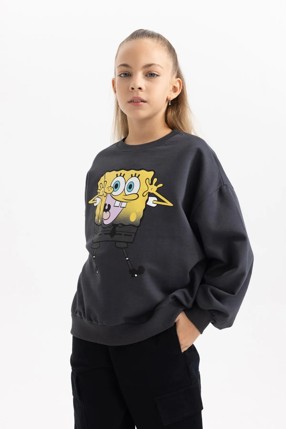 DeFacto  Spongebob Sweatshirt für Mädchen, Übergröße, Rundhalsausschnitt, weicher, pelziger, dicker Pullover innen B5732a823wn