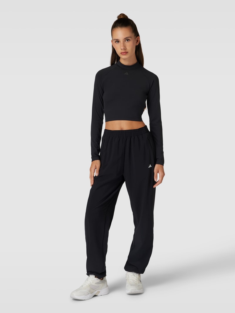 Sweatpants mit seitlichen Eingrifftaschen in schwarz