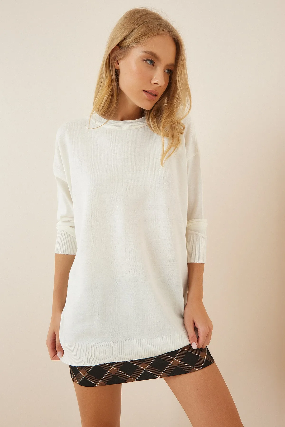 Happiness İstanbul  Weißer Oversize-Strickpullover der Saison für Damen PN00053