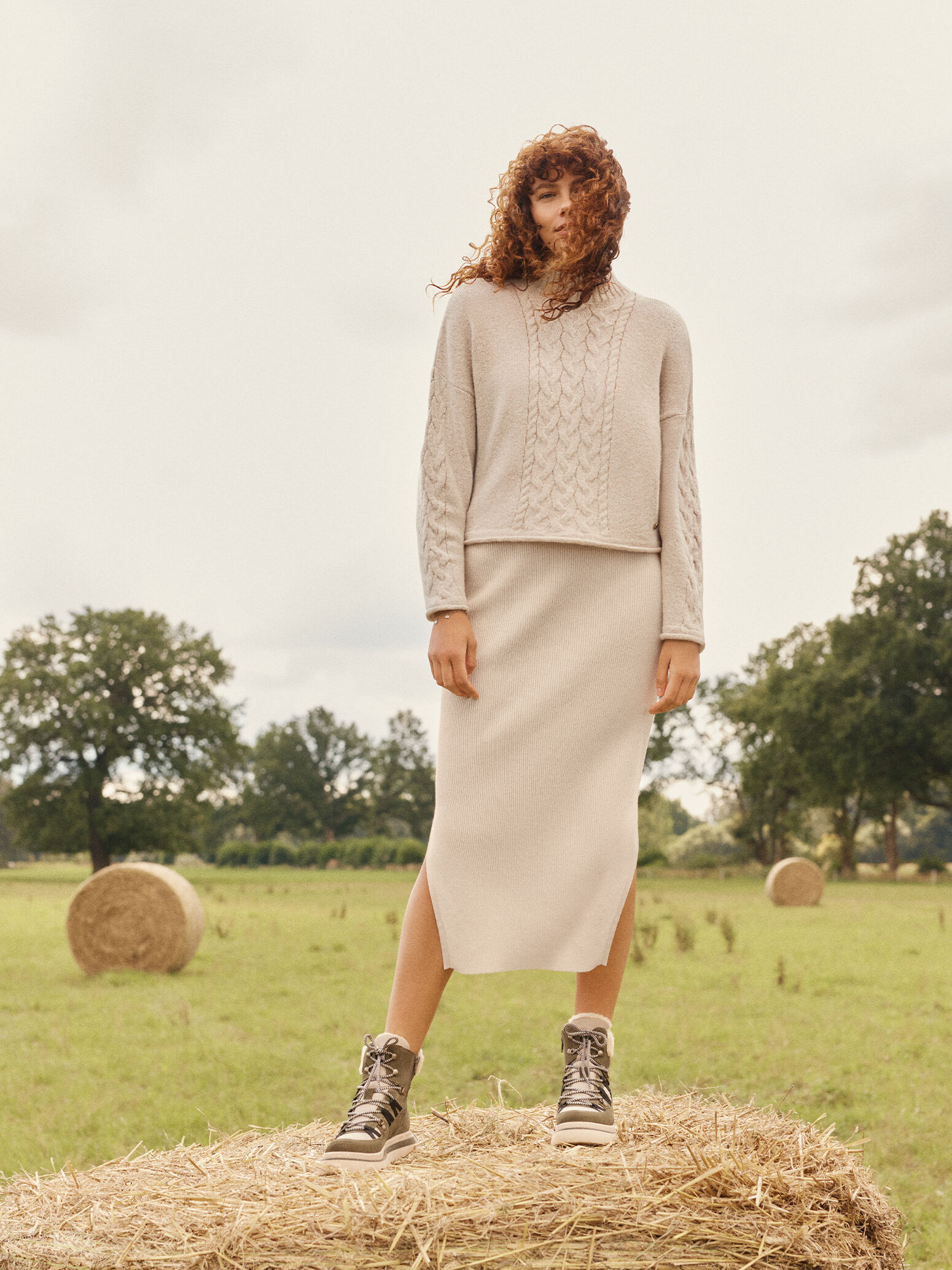 Oversized Sweatshirt - beige