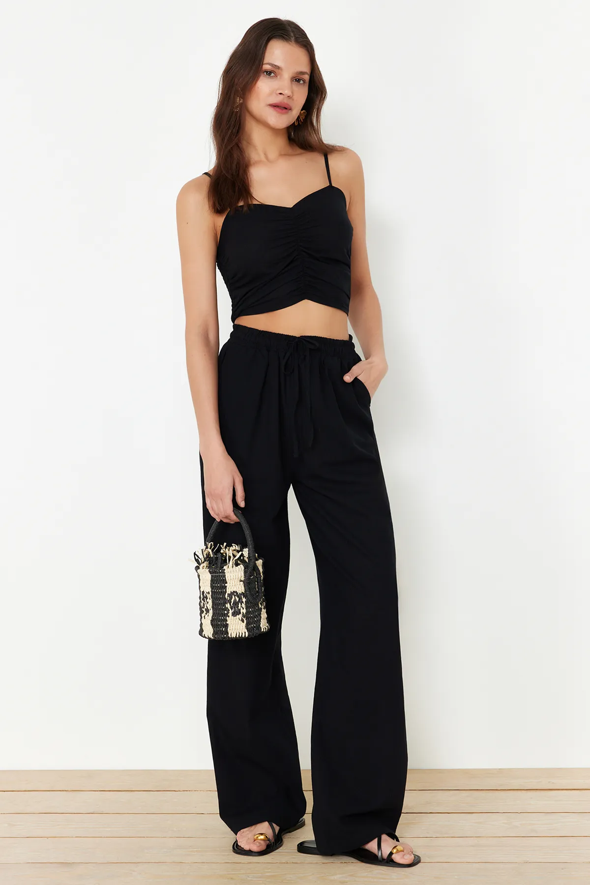 Trendyol Collection  Schwarzes gewebtes Blusen-Hosen-Set TBESS24AU00076