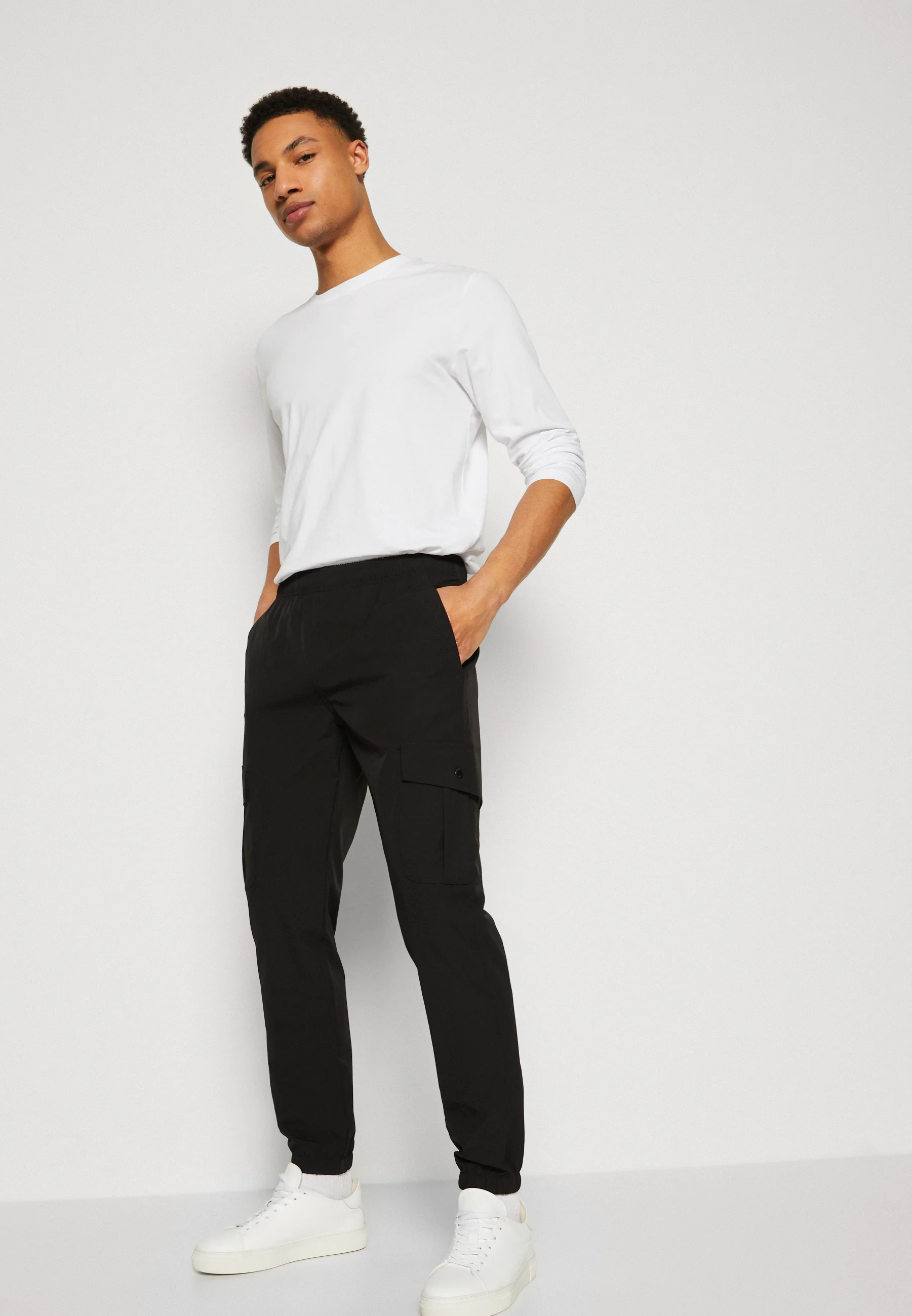 Pantalones cargo INDICODE JEANS
