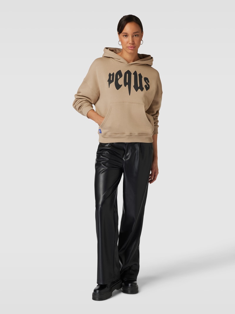Cropped Hoodie mit Label-Print Modell 'Mythic' in beige
