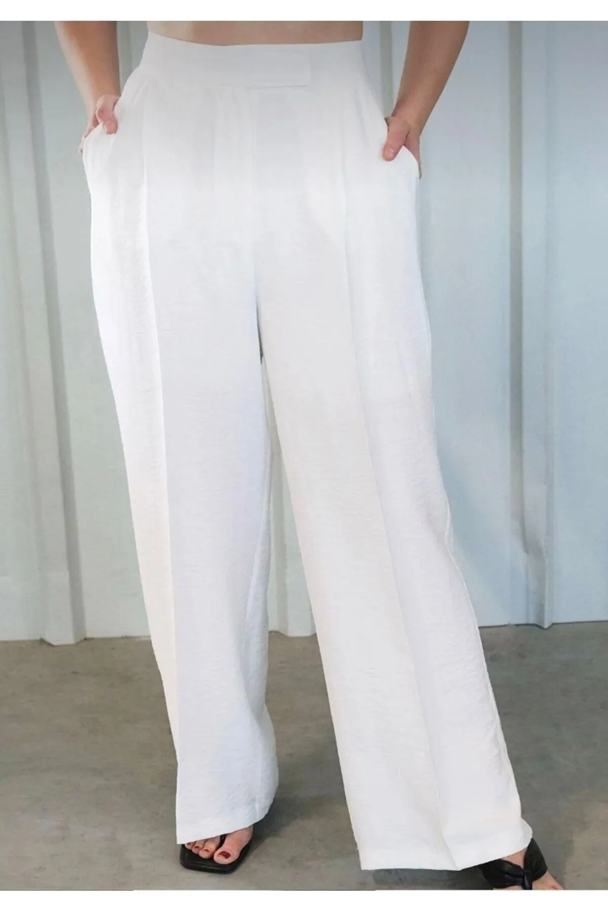 Laluvia  Weiße Hose mit weitem Bein und detaillierter Taille