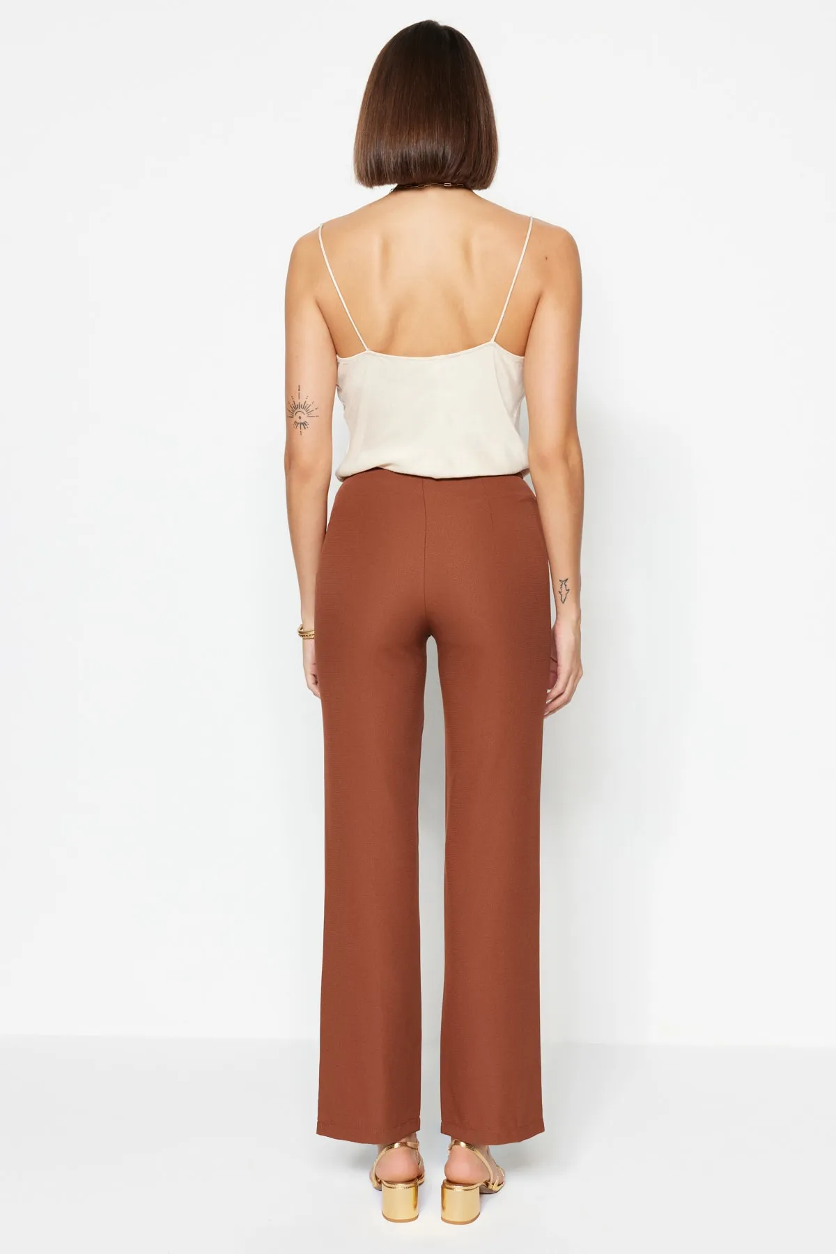 Trendyol Collection  Braune, gerade geschnittene, gerippte, genähte Webhose mit hoher Taille TWOSS21PL0093