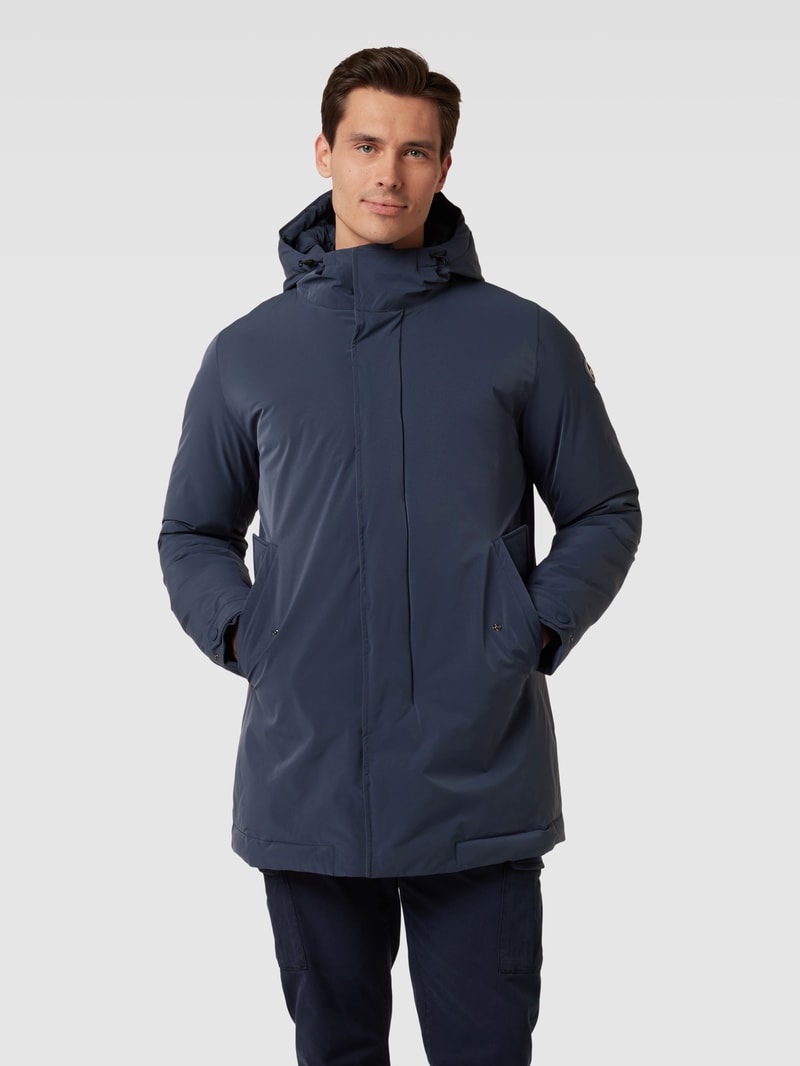Daunenjacke mit Label-Patch in marineblau