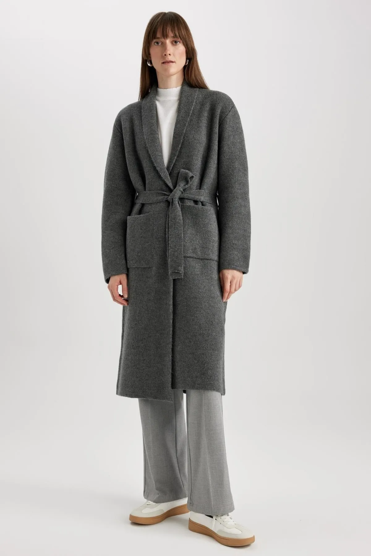 DeFacto  Lange Strickjacke mit entspannter Passform und Schalkragen und Gürtel