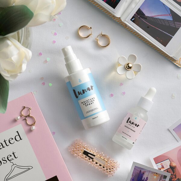 Lunar Glow Moisturising Setting Spray Gesichtsspray